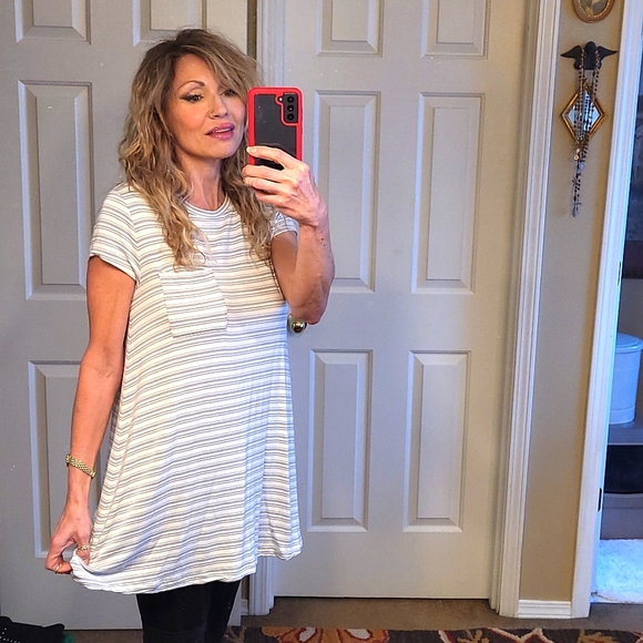 Cute tunic top or dress lu grey size medium, white with  Gray horizontal stripes - Picture 2 of 4